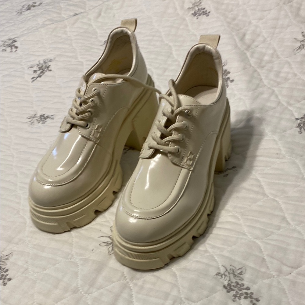 Nine West Cream Platform Lace-Up Shoes